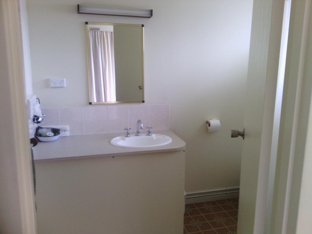 أوربوست Snowy River Lodge Motel الغرفة الصورة